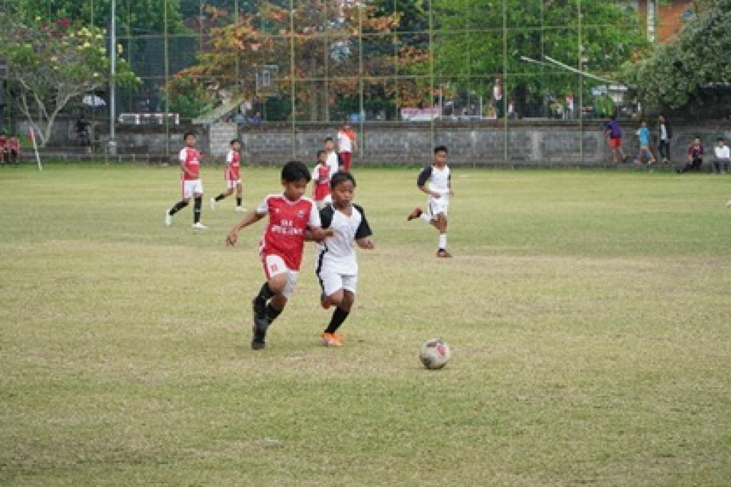 Pertandingan Sepak Bola Antar-SD, SDN 1 Dalung Vs SDK Thomas Aquino pada Porsenides Dalung 2024